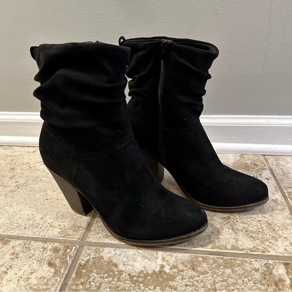 Fergalicious by Fergie Wealthy Black Suede Slouch Ankle Booties - Size 10